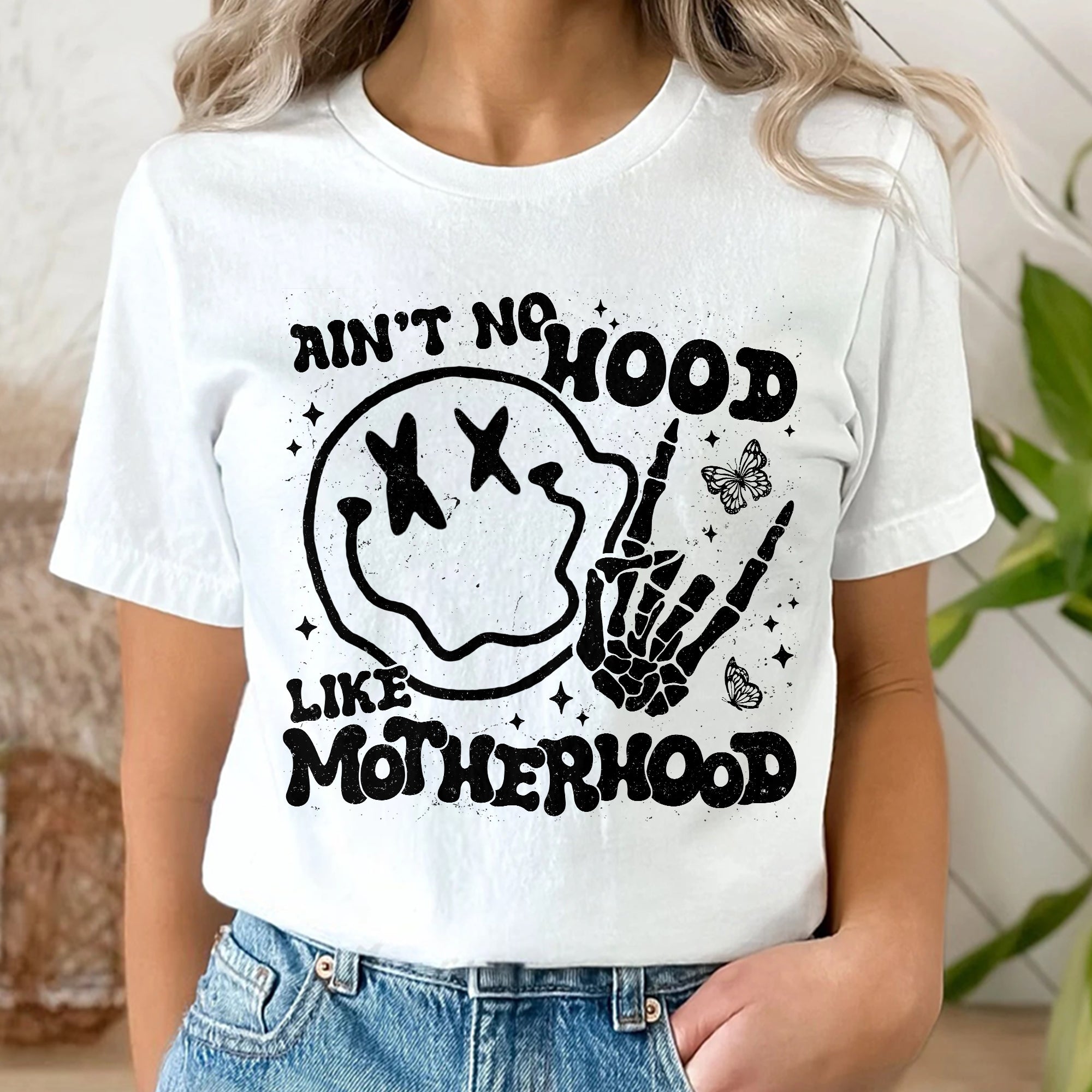 Sandjest Mom T-Shirt Ain??t No Hood Like Motherhood Gift for Mother Mommy Mama