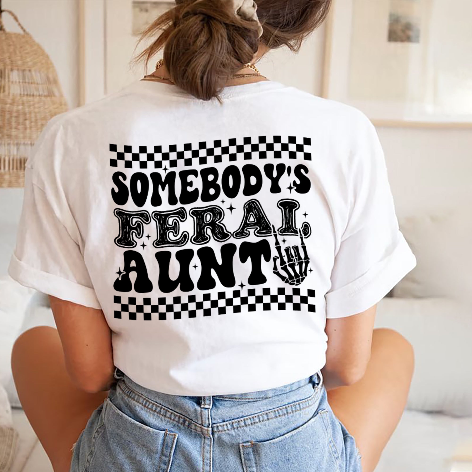 Sandjest Aunt T-Shirt Somebody’s Feral Aunt Gift for Aunties Women