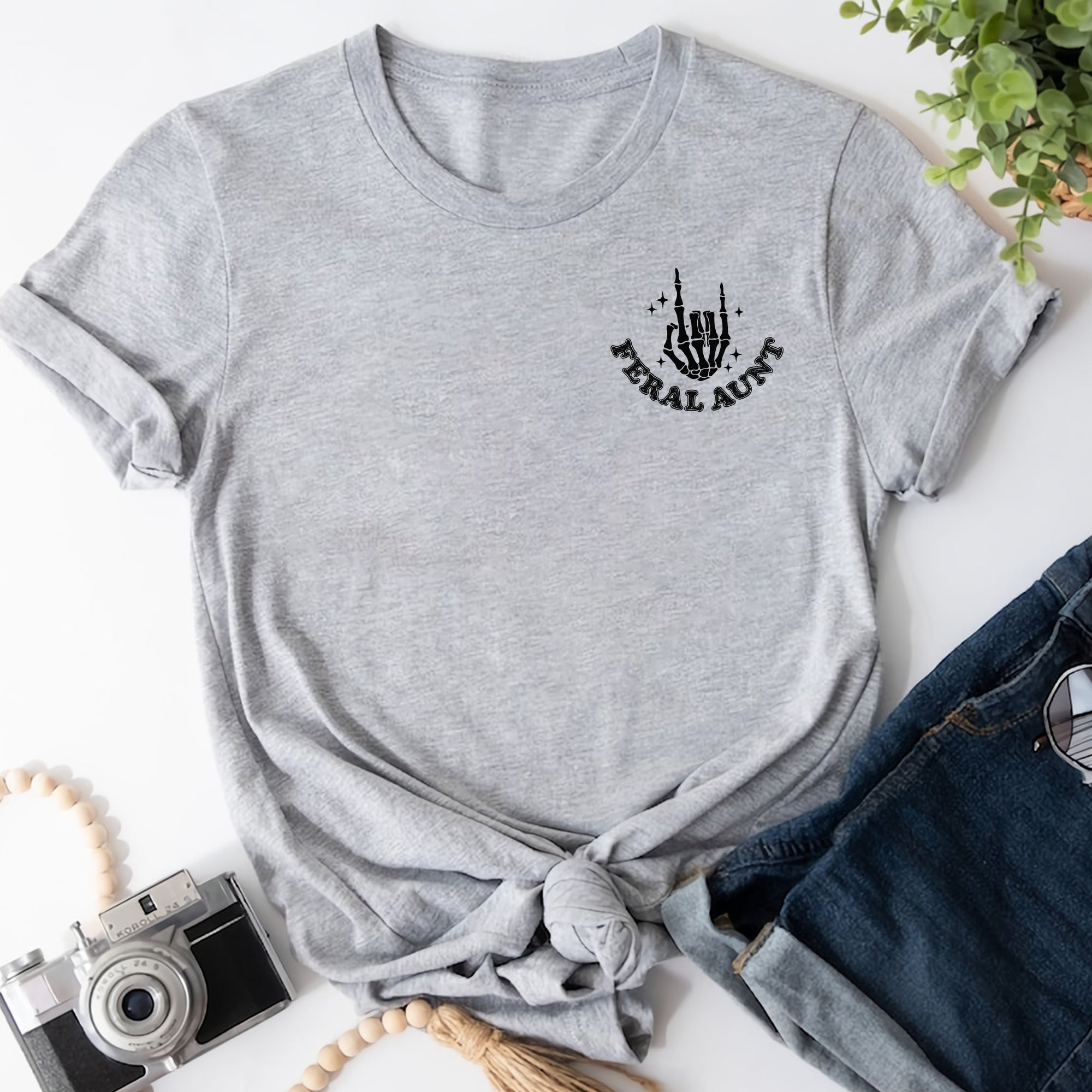 Sandjest Aunt T-Shirt Somebody’s Feral Aunt Gift for Aunties Women