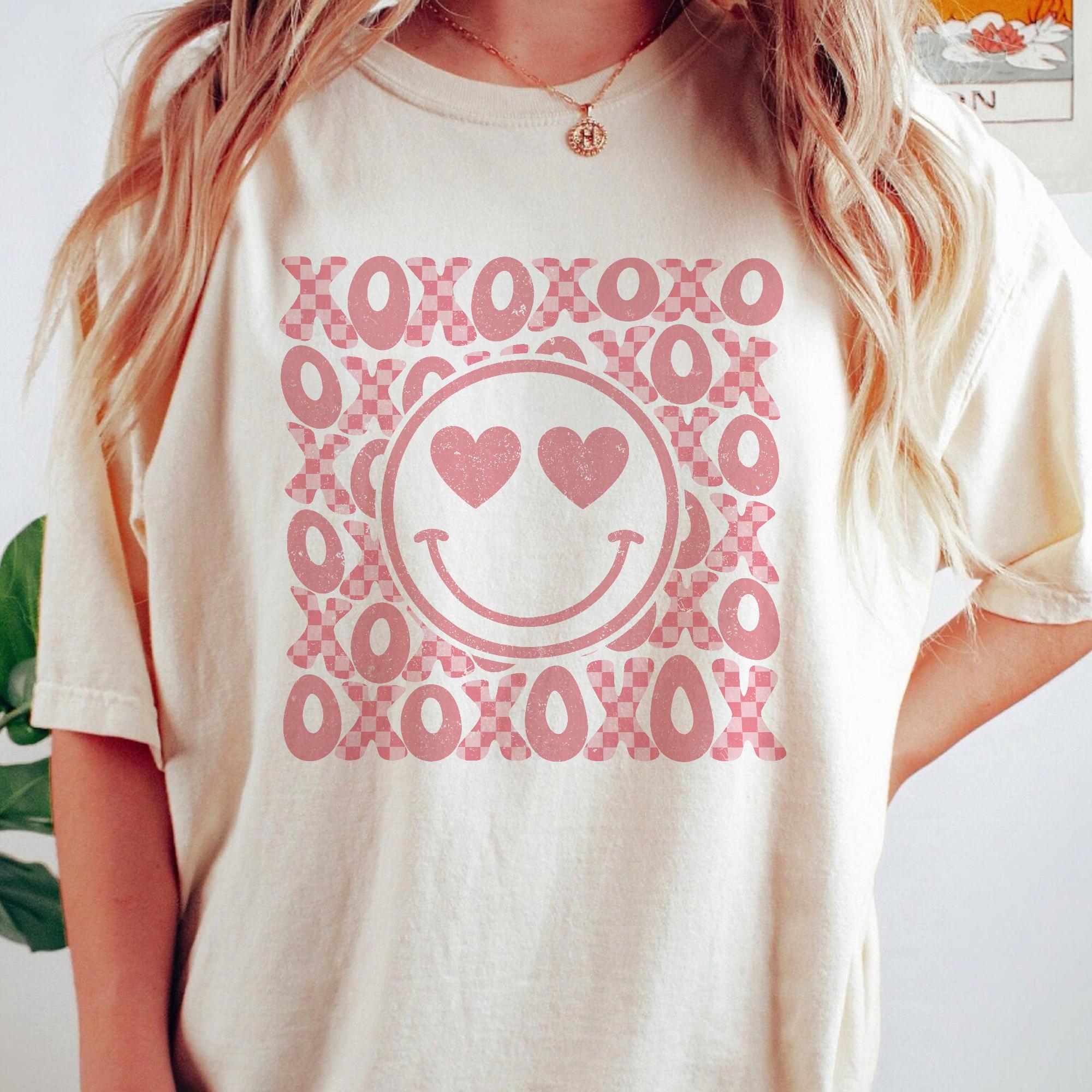 Sandjest Valentine Heart T-shirt Gift for Wife Girlfriend Retro Style Smiling Face