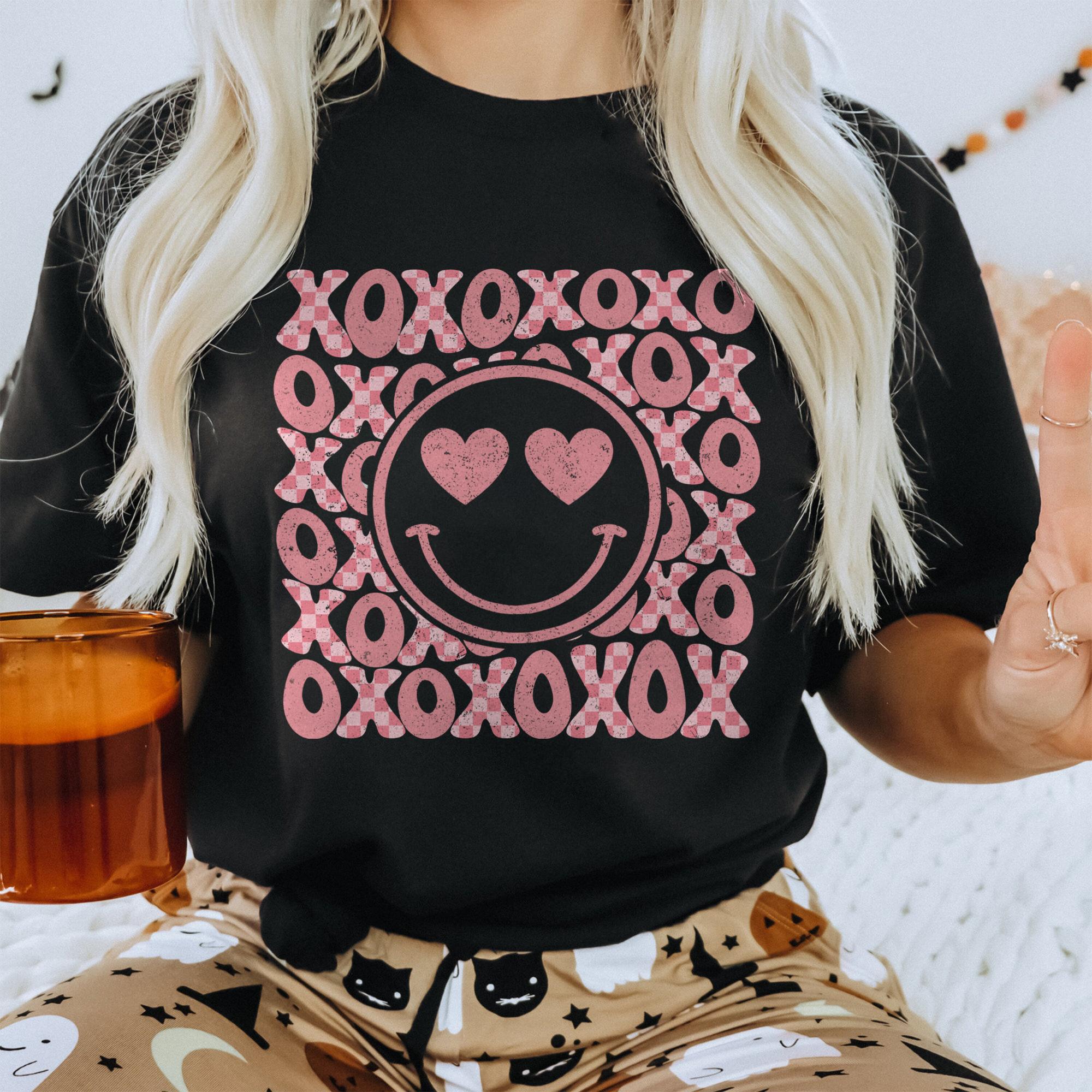 Sandjest Valentine Heart T-shirt Gift for Wife Girlfriend Retro Style Smiling Face