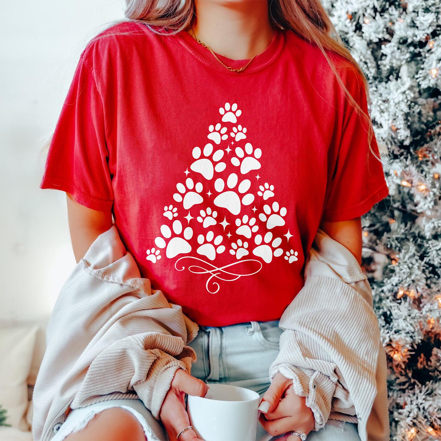 Sandjest Merry Christmas Paw T-Shirt Gift for Pet Lover Dog Mom