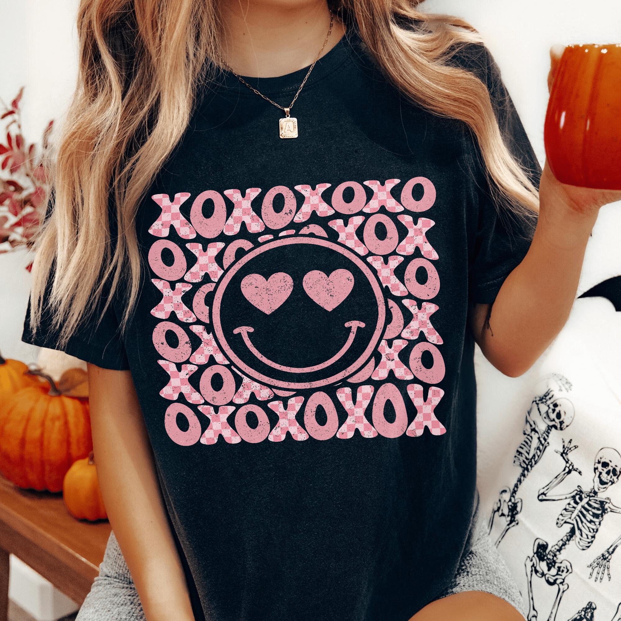 Sandjest Valentine Heart T-shirt Gift for Wife Girlfriend Retro Style Smiling Face